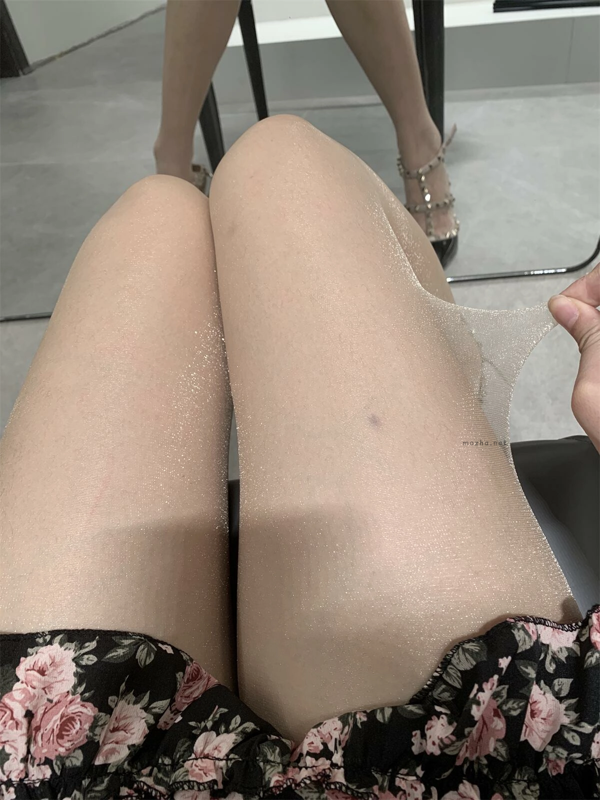 陈佩奇 – 碎花裙肉腿【14P】